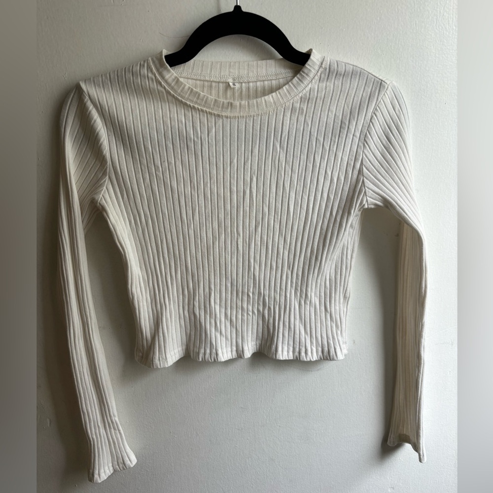 Women’s size small ribbed cropped shirt